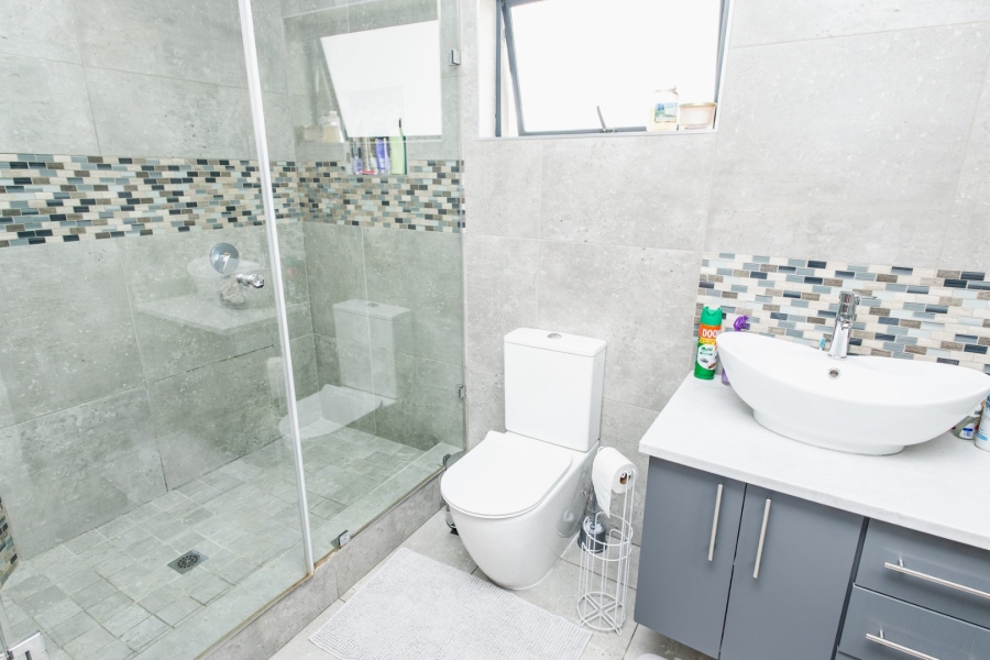 5 Bedroom Property for Sale in Somerton Estate Free State